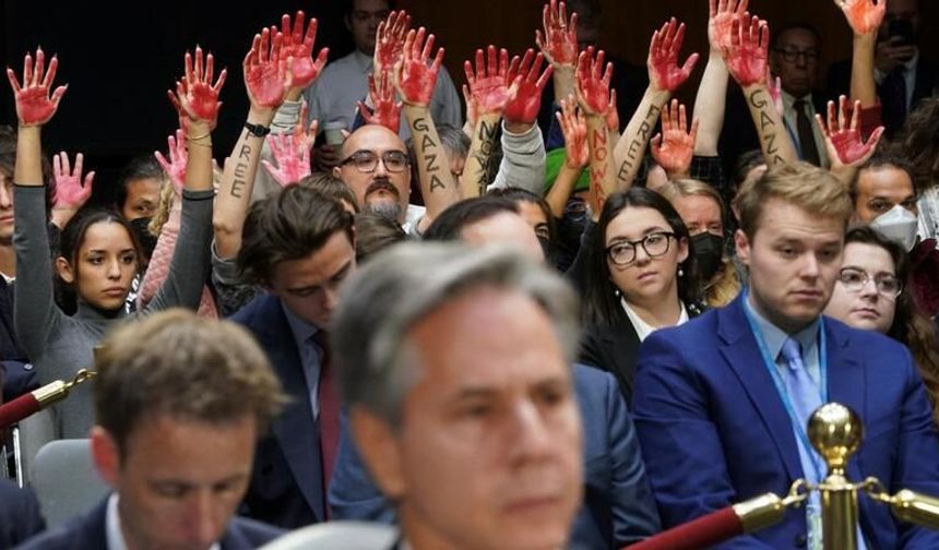 ABD Kongresi'nde Blinken'e kanlı protesto